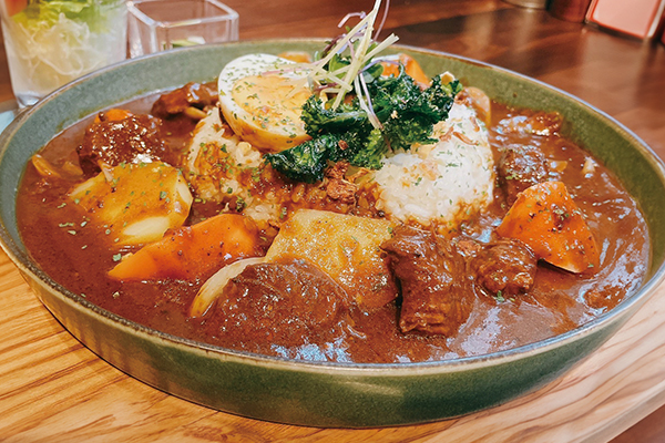 煮込みビーフとごろごろ野菜カレー